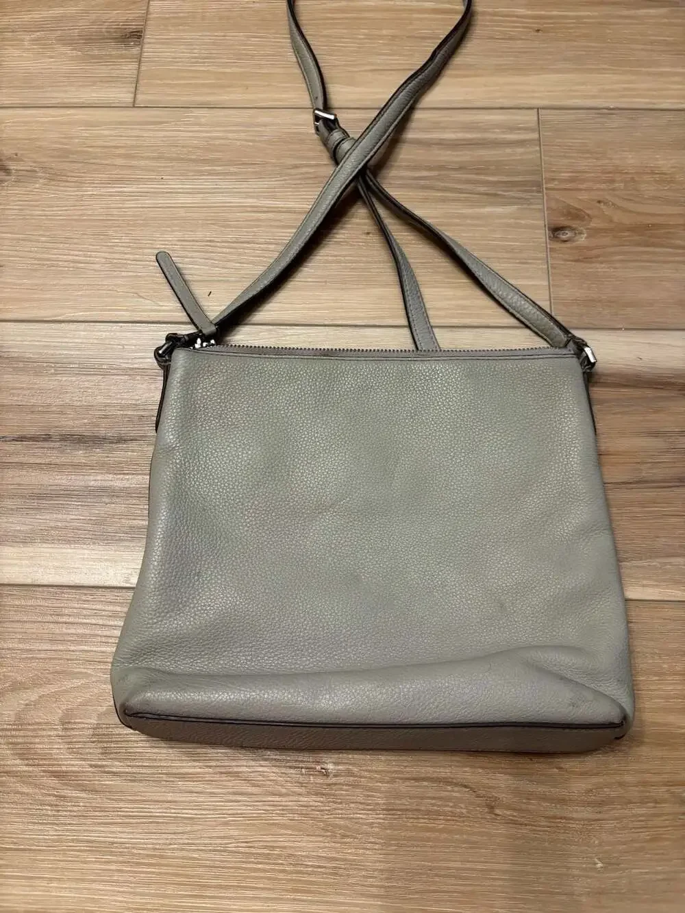 Kate Spade Jackson Pebbled Leather Large Crossbody Bag in Nimbus Grey